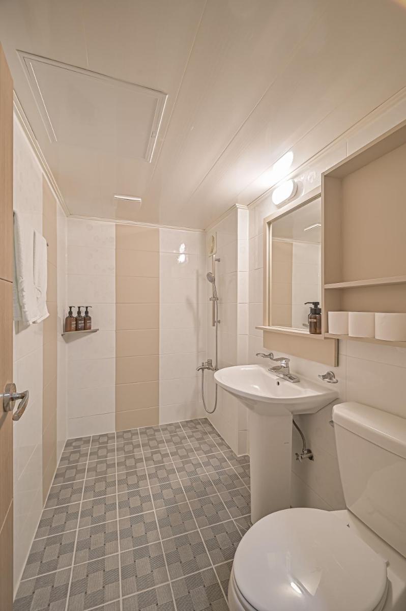 In Stay Guesthouse - Housity
