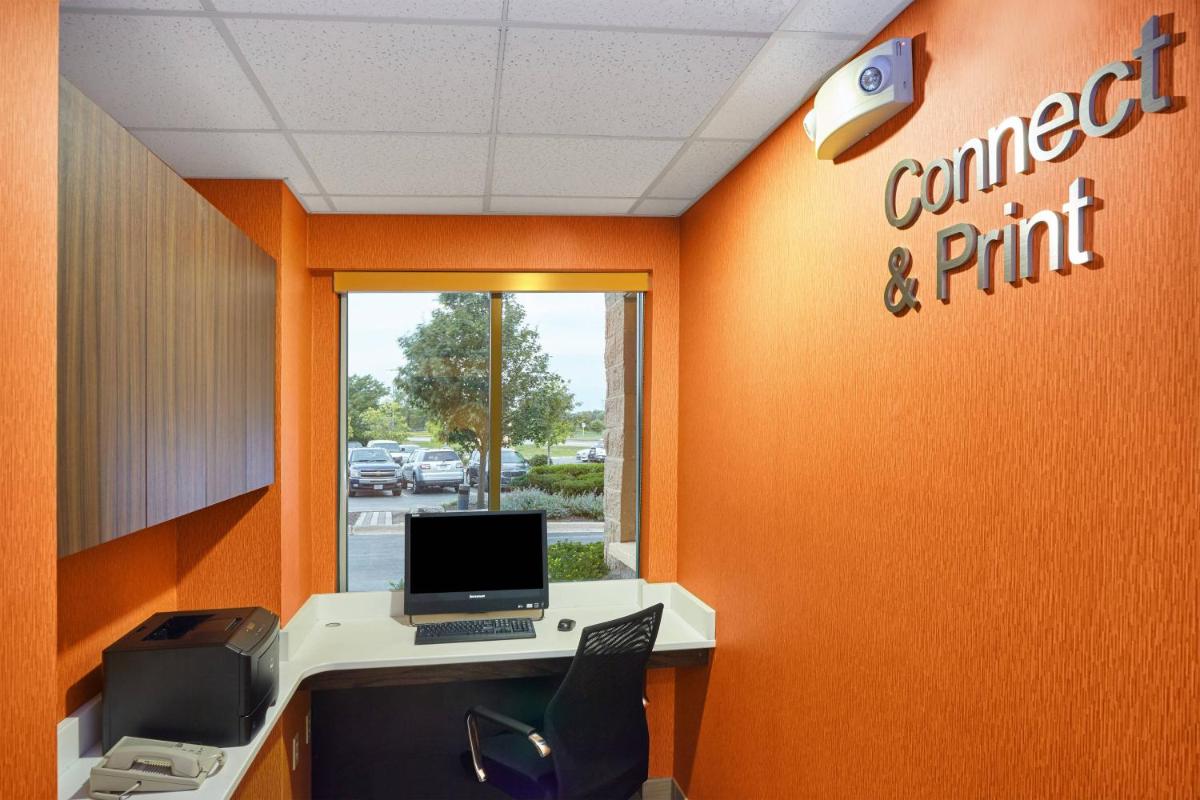 Fairfield Inn and Suites Chicago Lombard - Housity