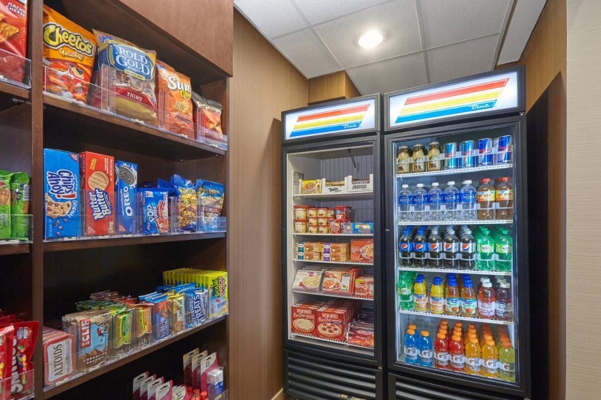 Fairfield Inn and Suites Chicago Lombard - Housity
