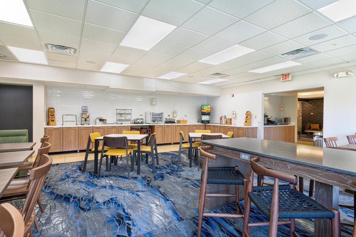 Fairfield Inn & Suites by Marriott Chicago Naperville - Housity