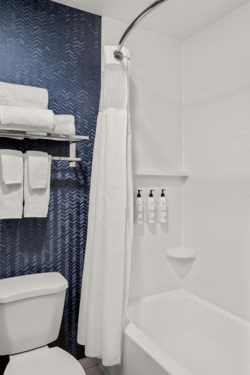 Fairfield Inn & Suites Naperville/Aurora - Housity