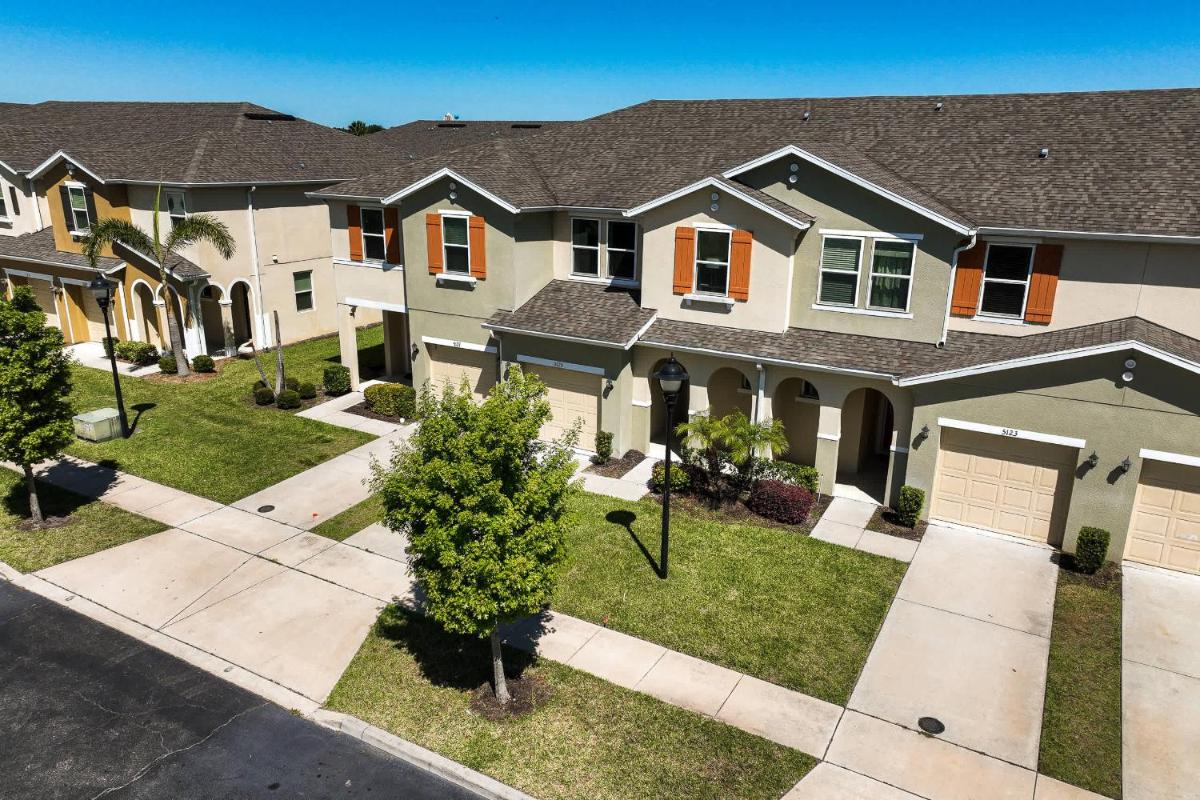 Amazing 4 bedroom house near Disney - Housity