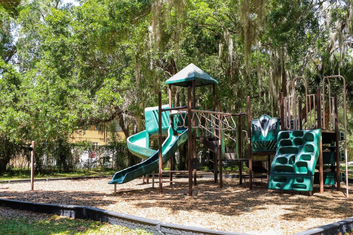 Amazing 4 bedroom house near Disney - Housity