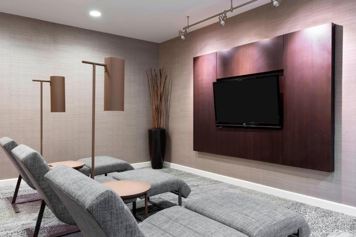 Courtyard Tampa Downtown - Housity