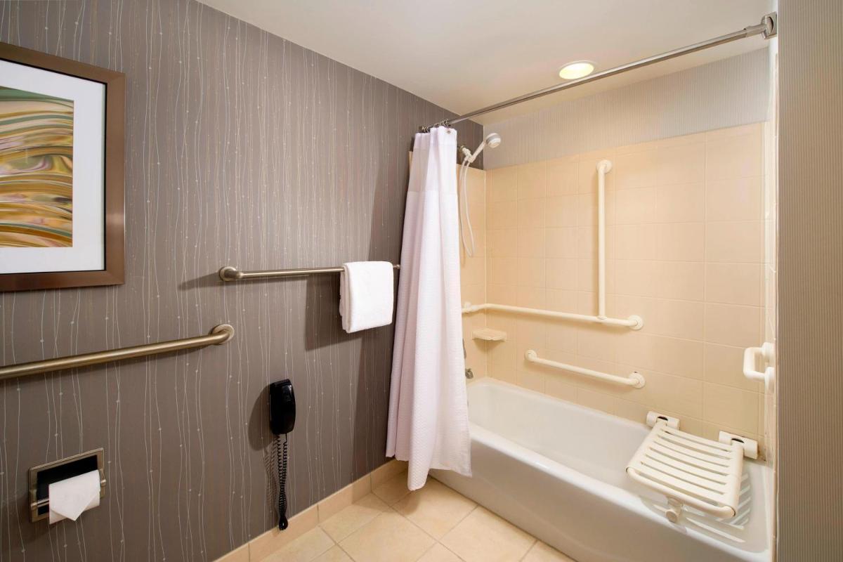 Courtyard by Marriott San Antonio Lackland - Housity