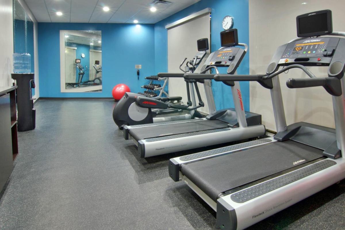 Fairfield Inn & Suites Clarksville - Housity