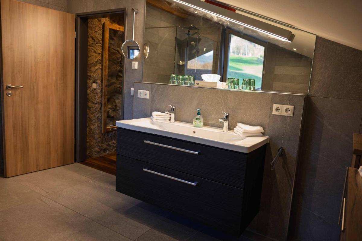 Ein Badezimmer in der Unterkunft Alpenglühn Apartments - Adult Only