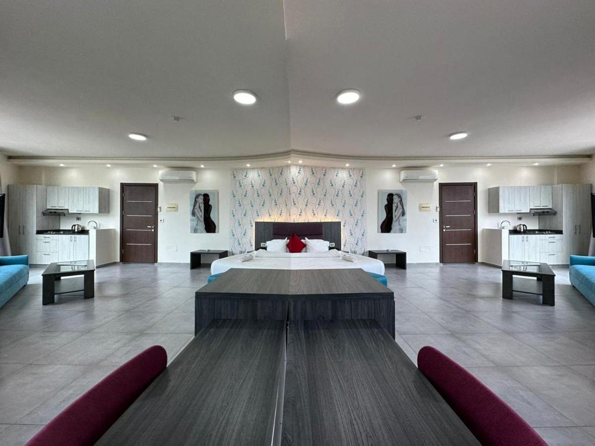 Le Six Hotel And Resort - Housity