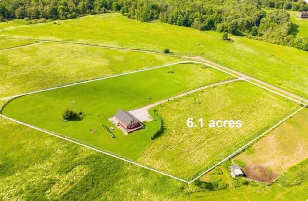 CatskillsChalet/WIFI/SKIING/Fireplace/King Bed - Housity
