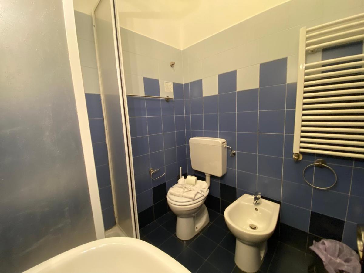 NONE Holiday HOTEL - Housity