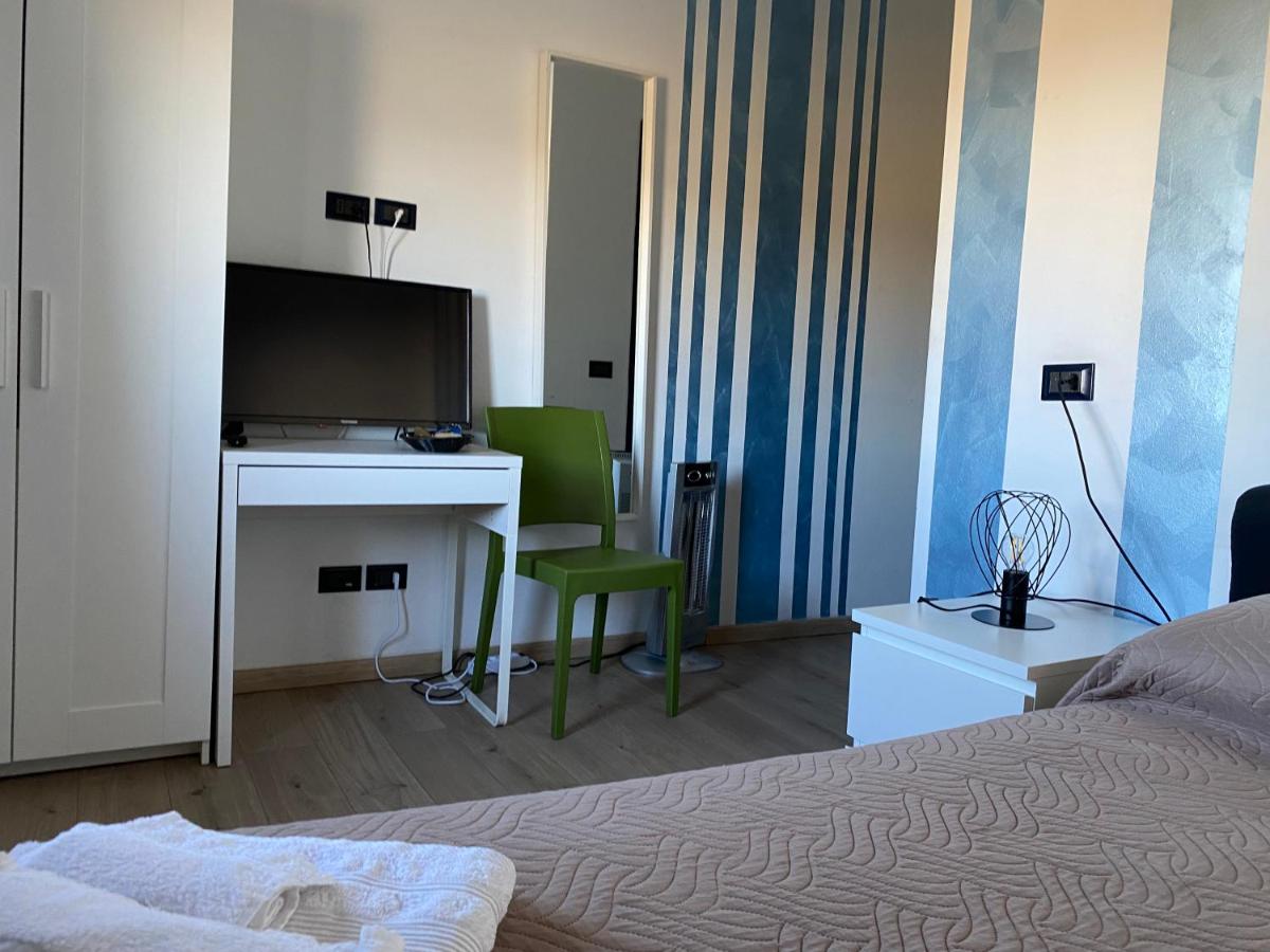 NONE Holiday HOTEL - Housity