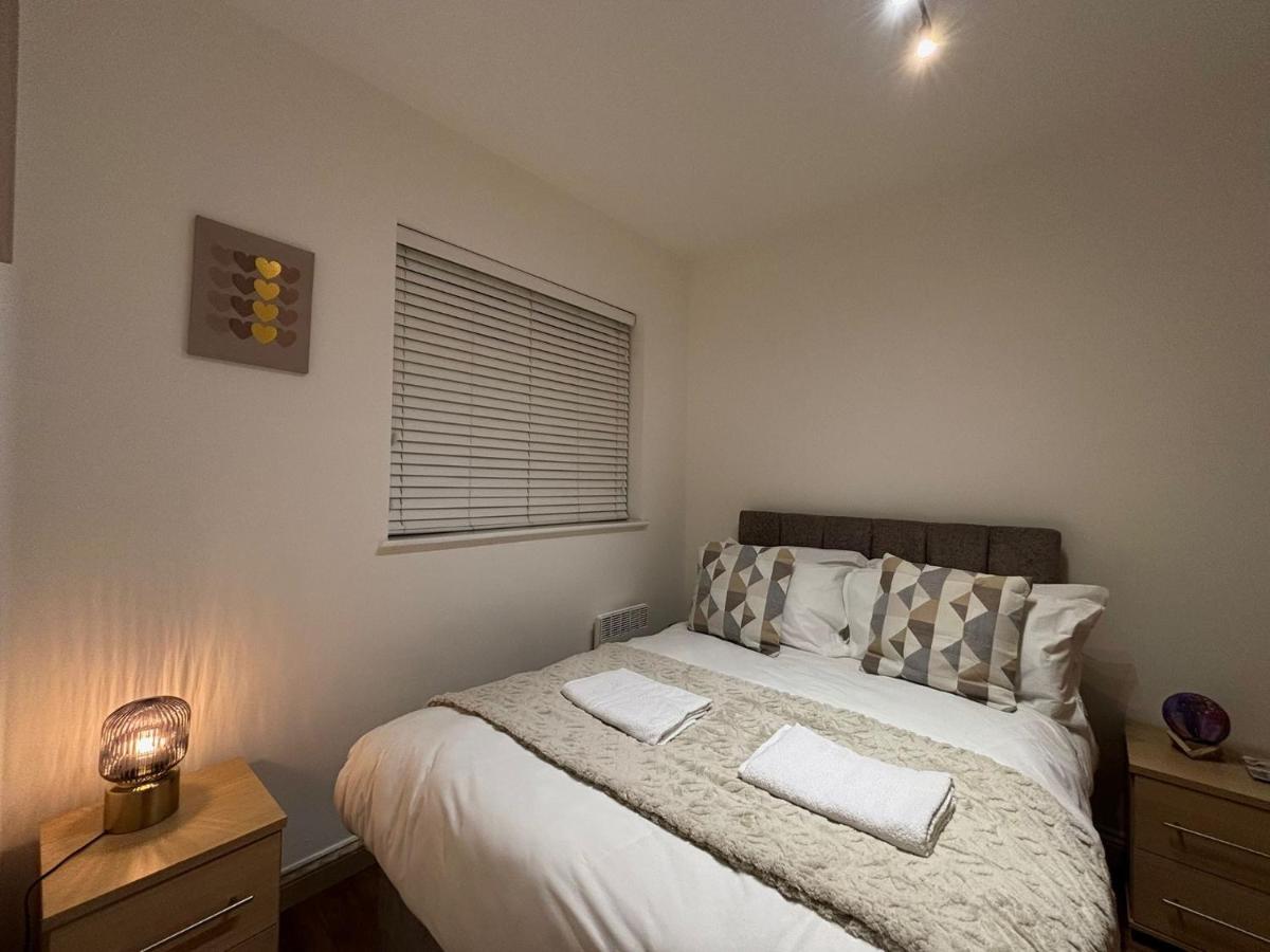 24-7 Secured City Centre Apartments with Free Underground Parking and WiFi - Housity