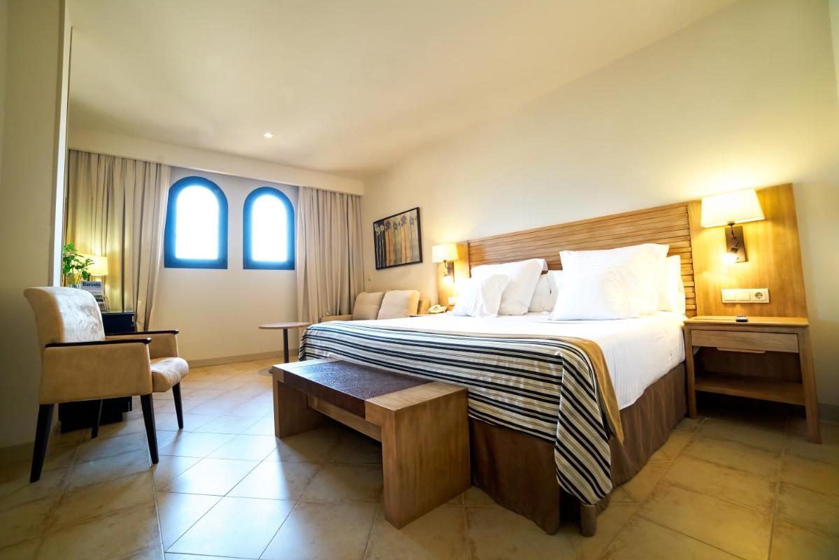 Cama o camas de una habitación en Barceló Punta Umbría Beach Resort