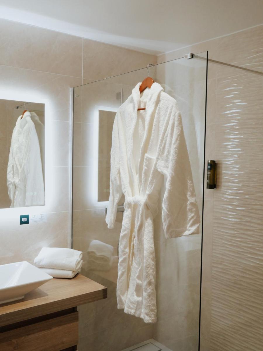 Logis Hôtel Restaurant - Le Clos Deauville Saint Gatien - Housity