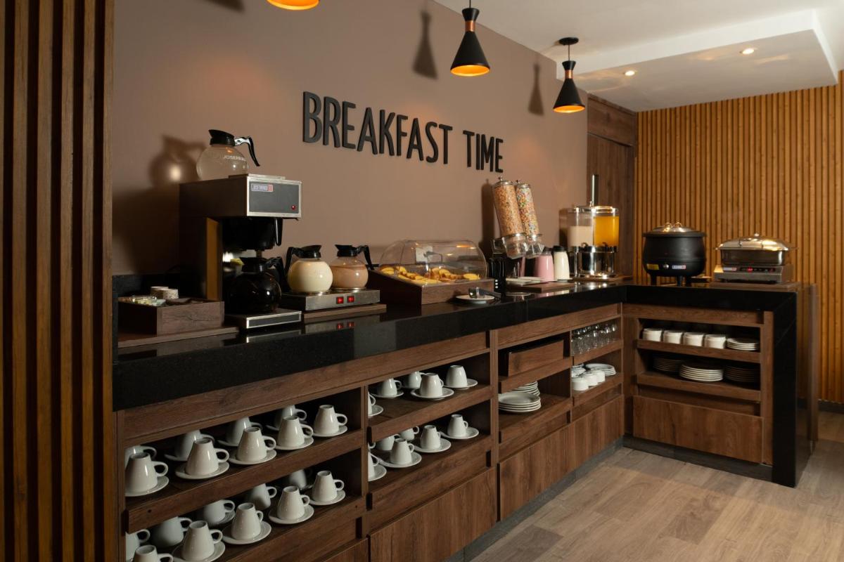 Hotel ByHours Las Américas - Housity