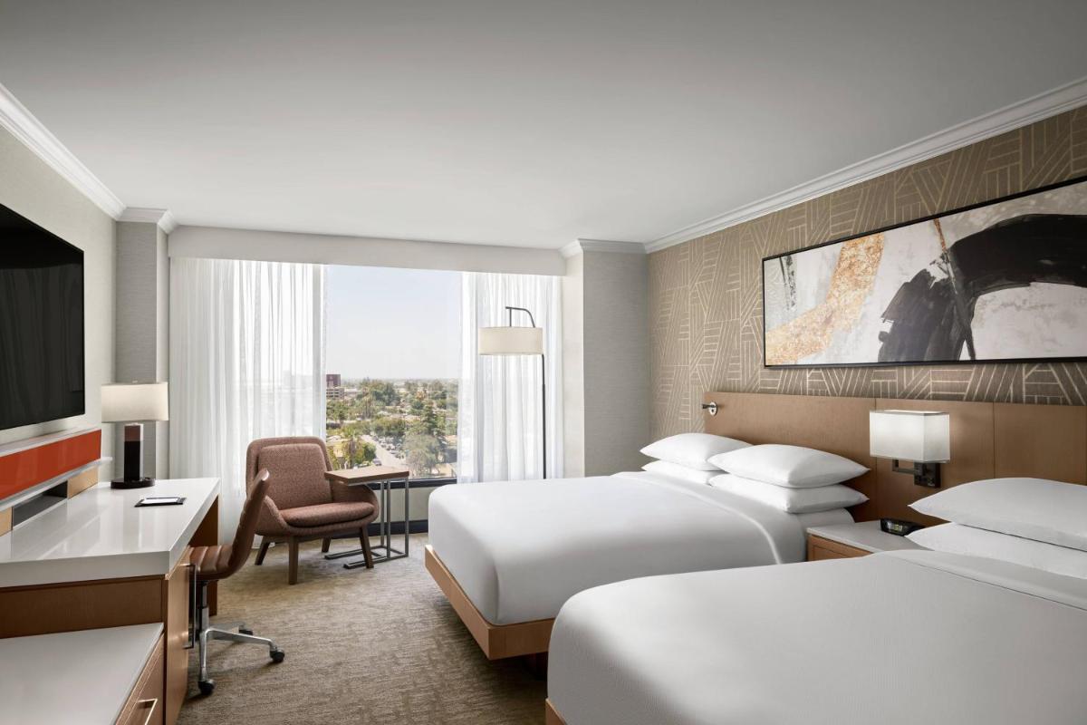 Delta Hotels by Marriott Anaheim Garden Grove - Housity
