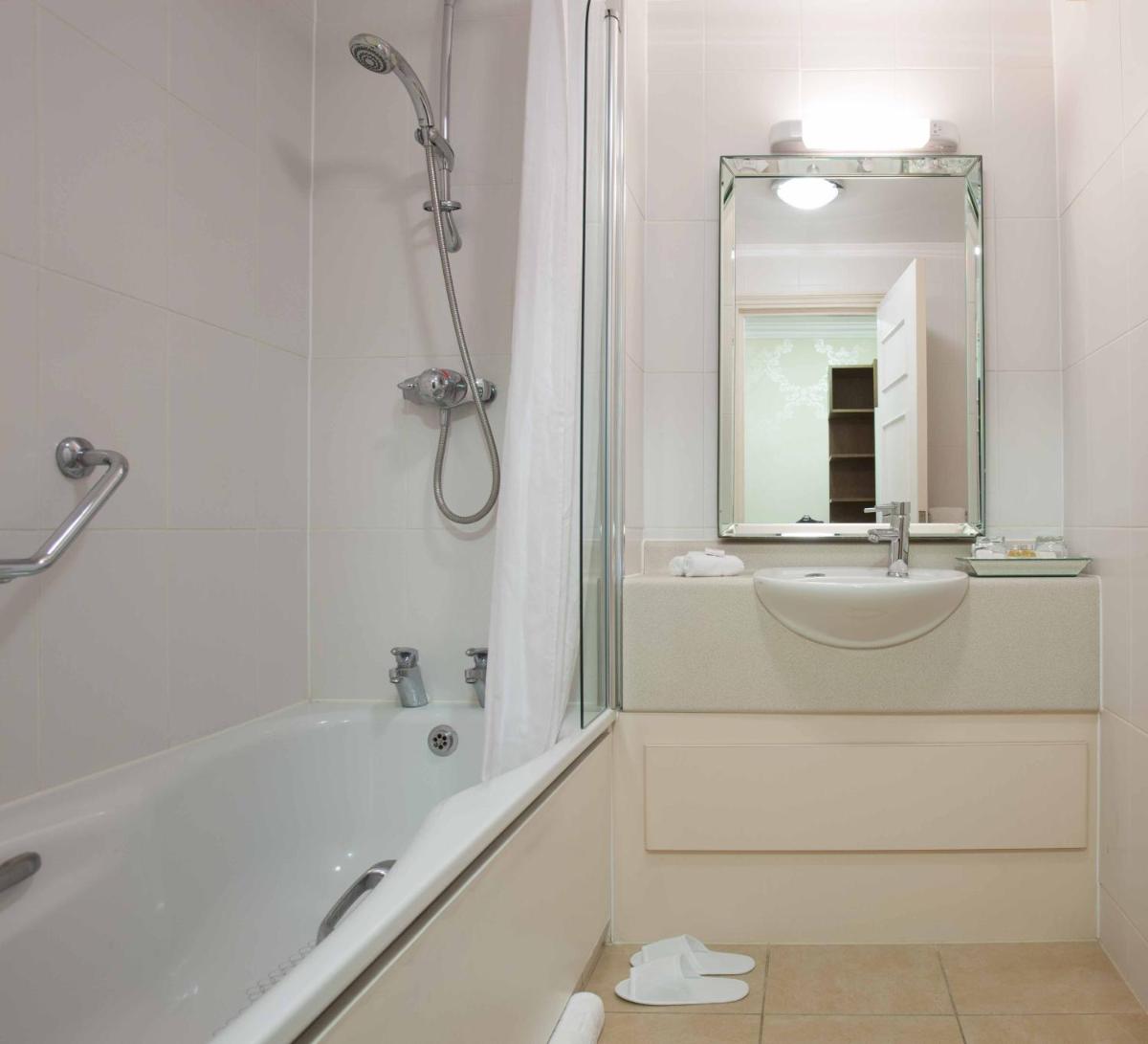 The Manor Elstree - Housity