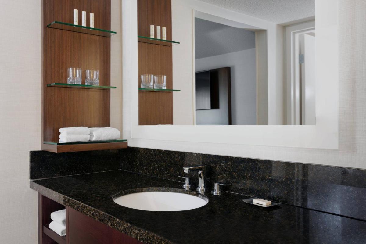 Delta Hotels by Marriott Burlington - Hizvo