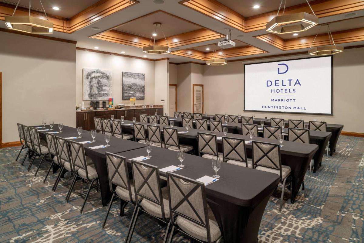 Delta Hotels by Marriott Huntington Mall - Housity