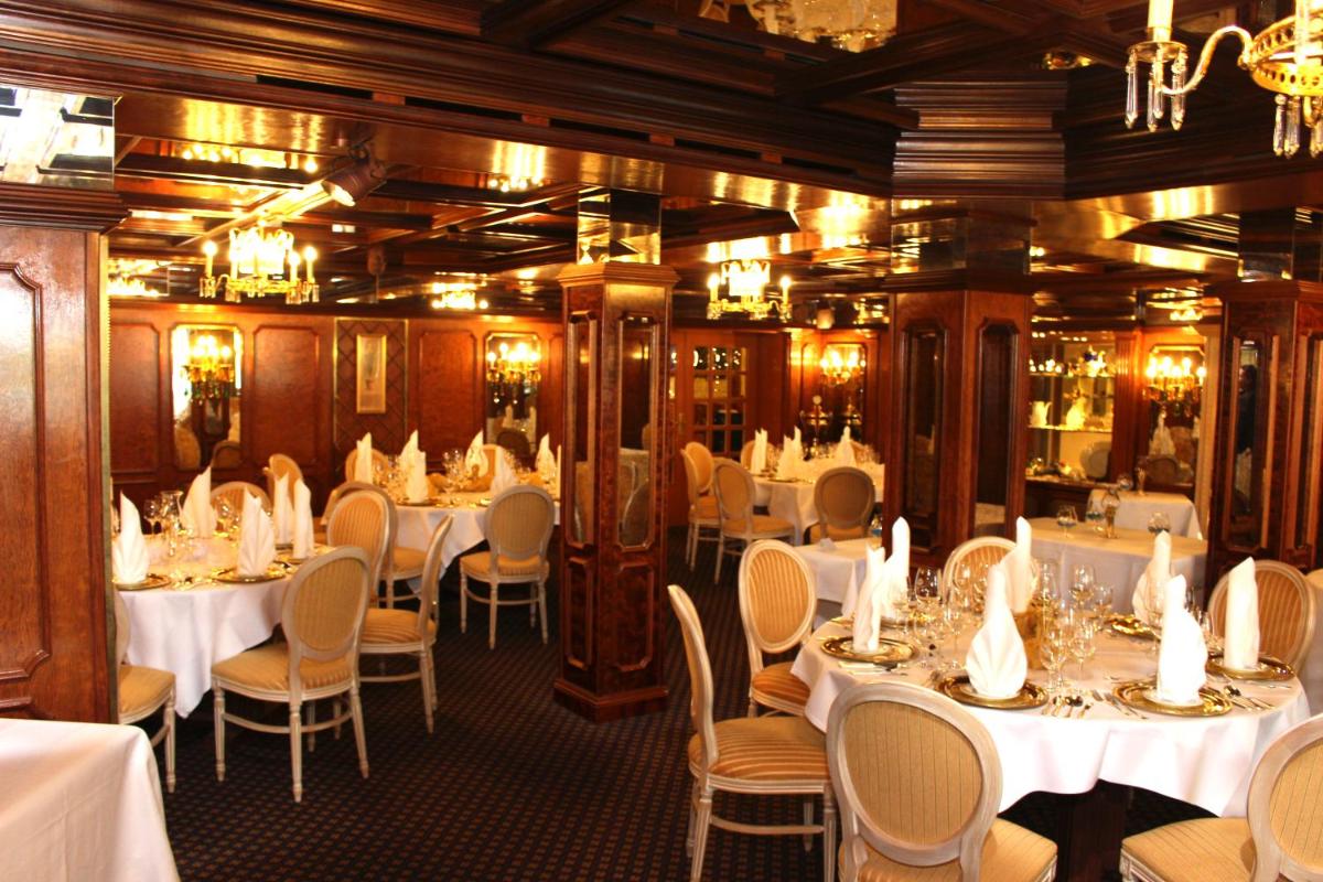 Ein Restaurant oder anderes Speiselokal in der Unterkunft Hotel Strandperle