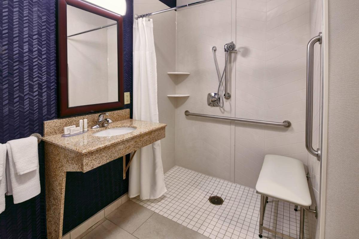 Fairfield Inn & Suites Detroit Livonia - Housity