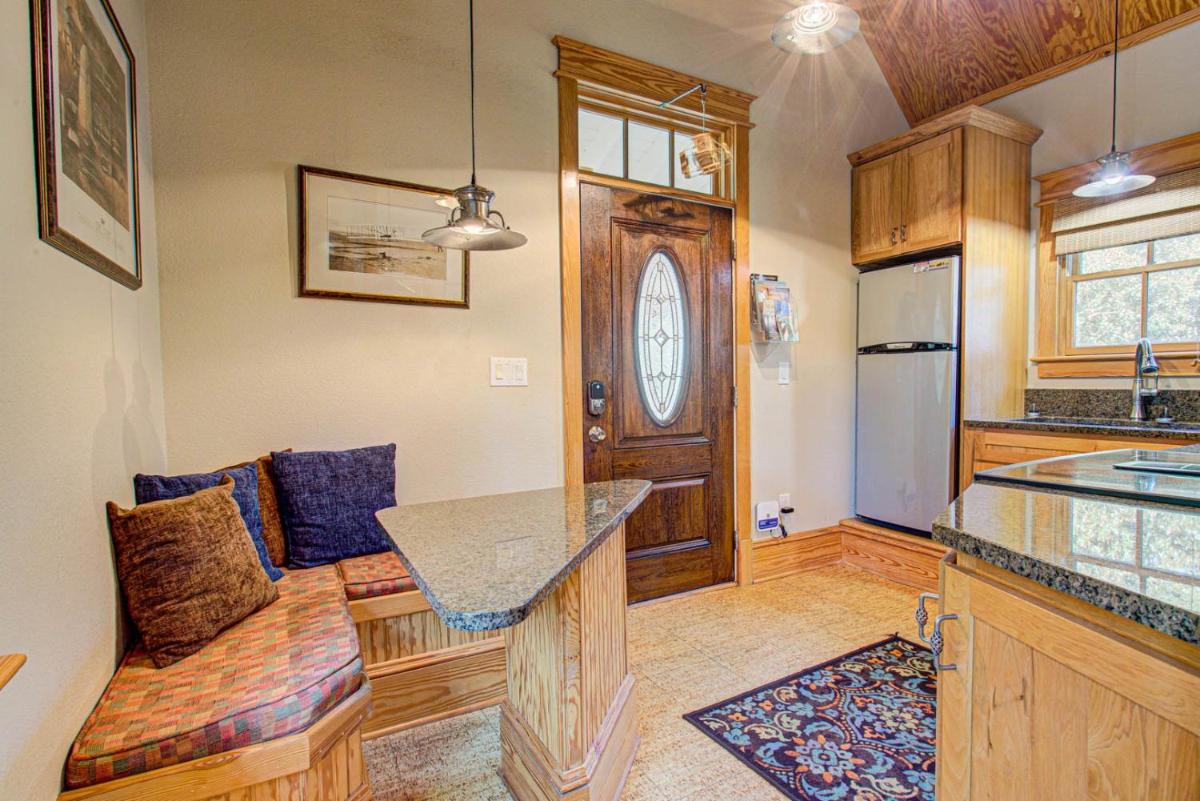 IC3 The Wright Getaway Dog Friendly - Housity
