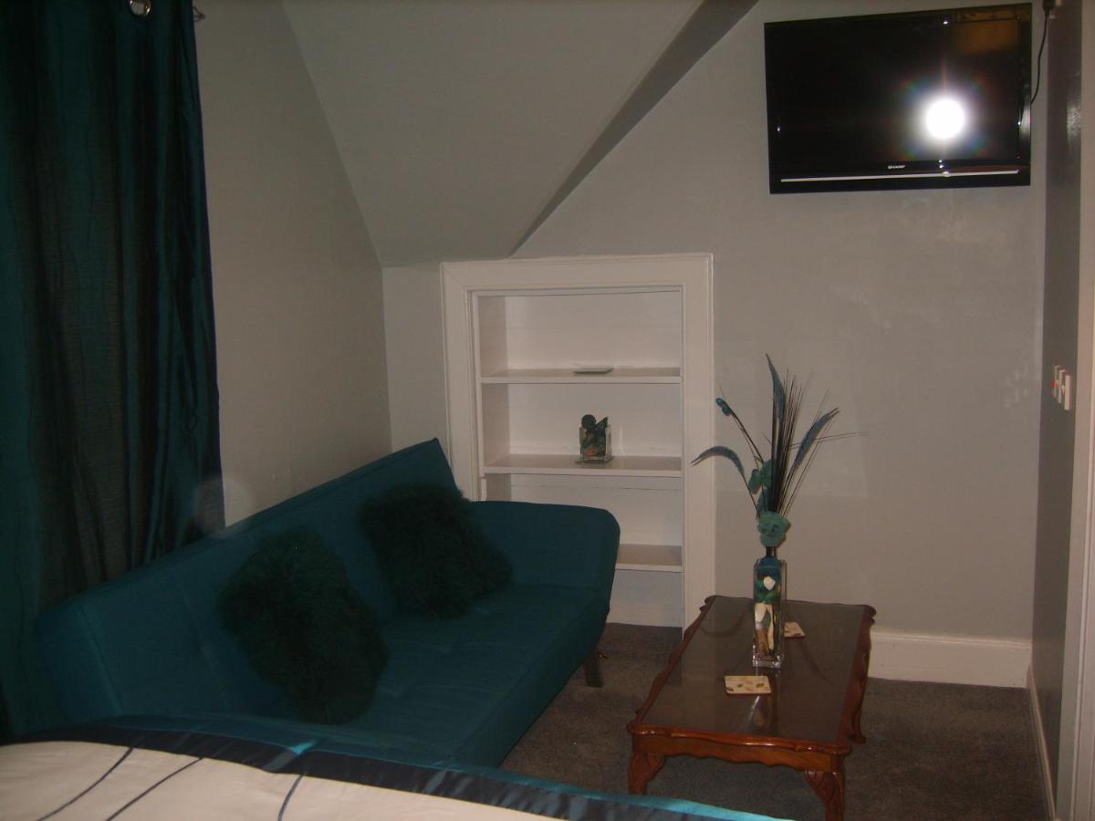 Jacobite Rose - Housity