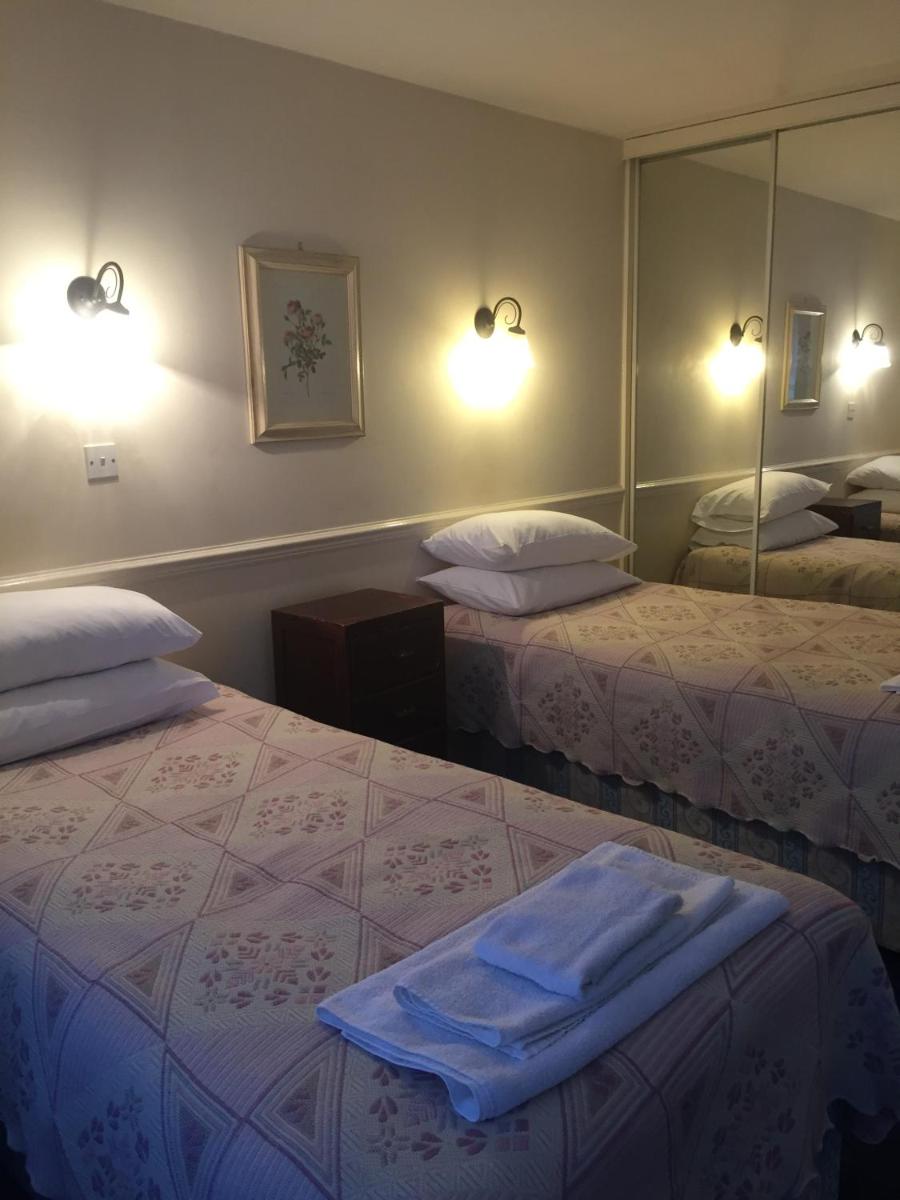 Colnbrook Lodge Guest House - Housity