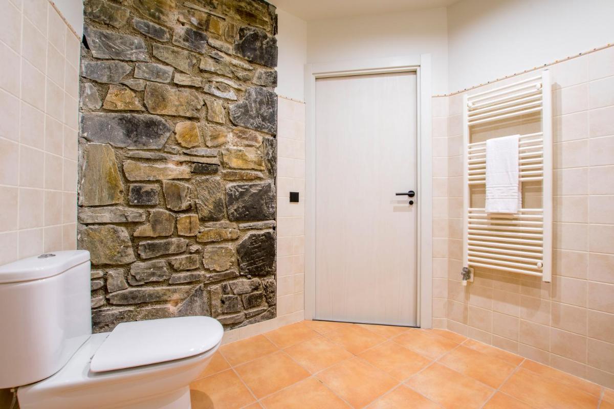 Hotel Llivia - Housity