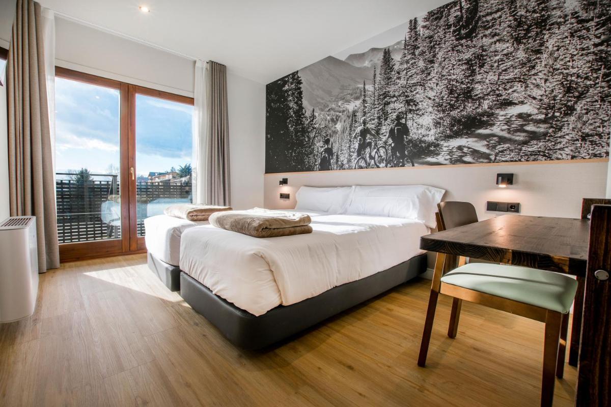 Hotel Llivia - Housity
