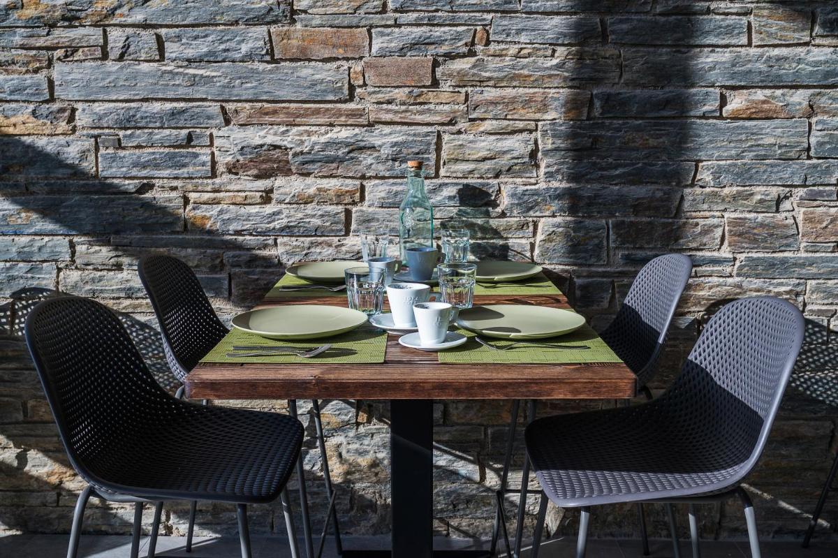 Hotel Llivia - Housity