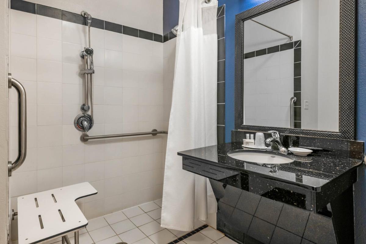 Fairfield Inn and Suites Holiday Tarpon Springs - Housity