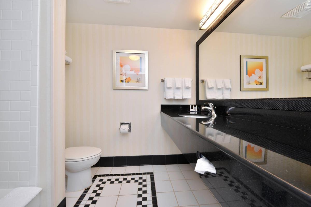 Fairfield Inn and Suites by Marriott Asheboro - Housity
