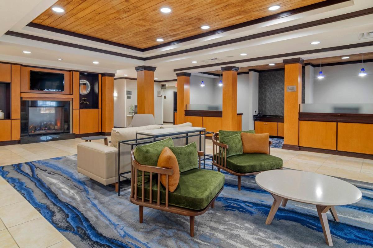 Fairfield Inn & Suites by Marriott Commerce - Housity