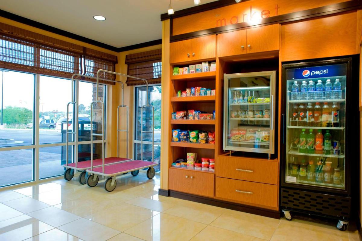 Fairfield Inn & Suites by Marriott Commerce - Housity