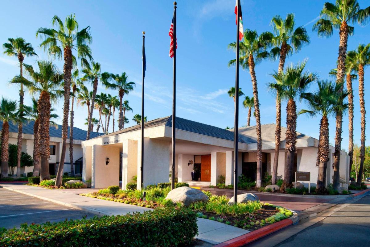 Four Points by Sheraton Bakersfield - Housity