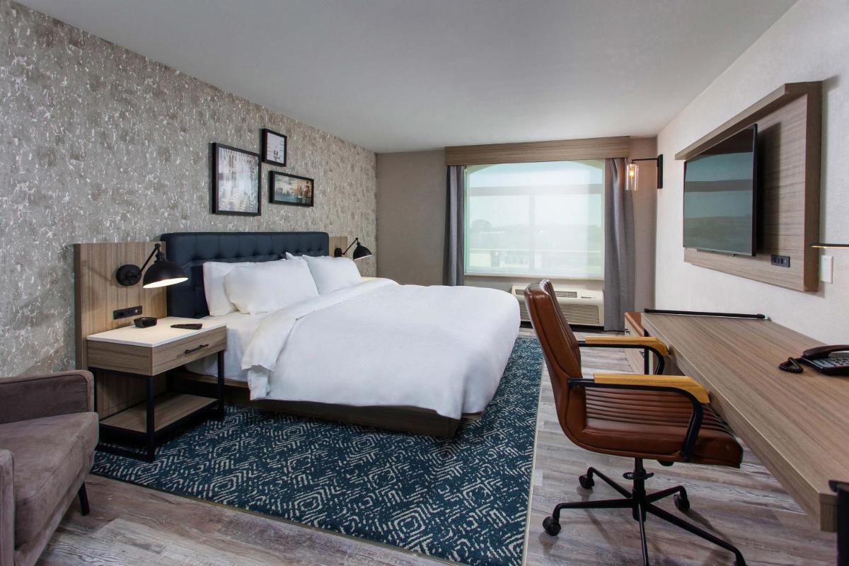 Four Points by Sheraton Appleton - Housity