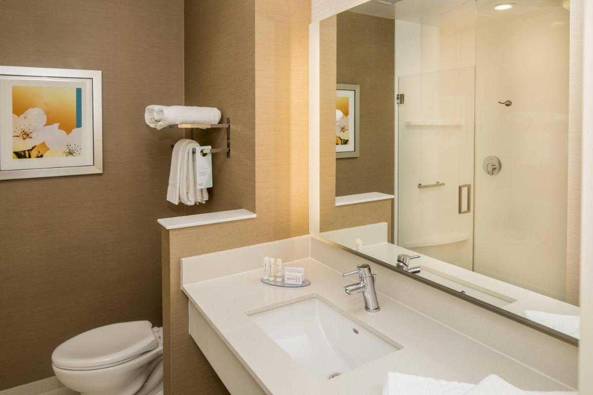 Fairfield Inn & Suites by Marriott Pittsburgh North/McCandless Crossing - Housity