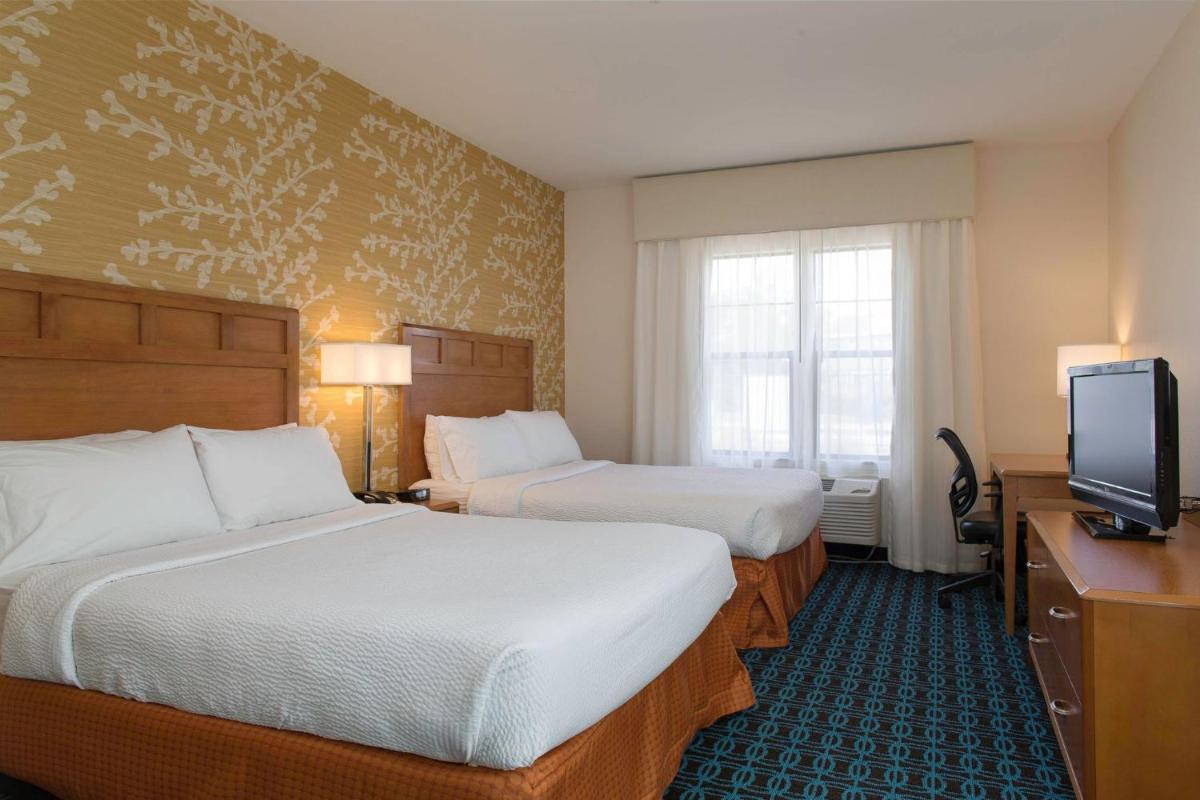 Fairfield Inn and Suites Santa Rosa Sebastopol - Housity