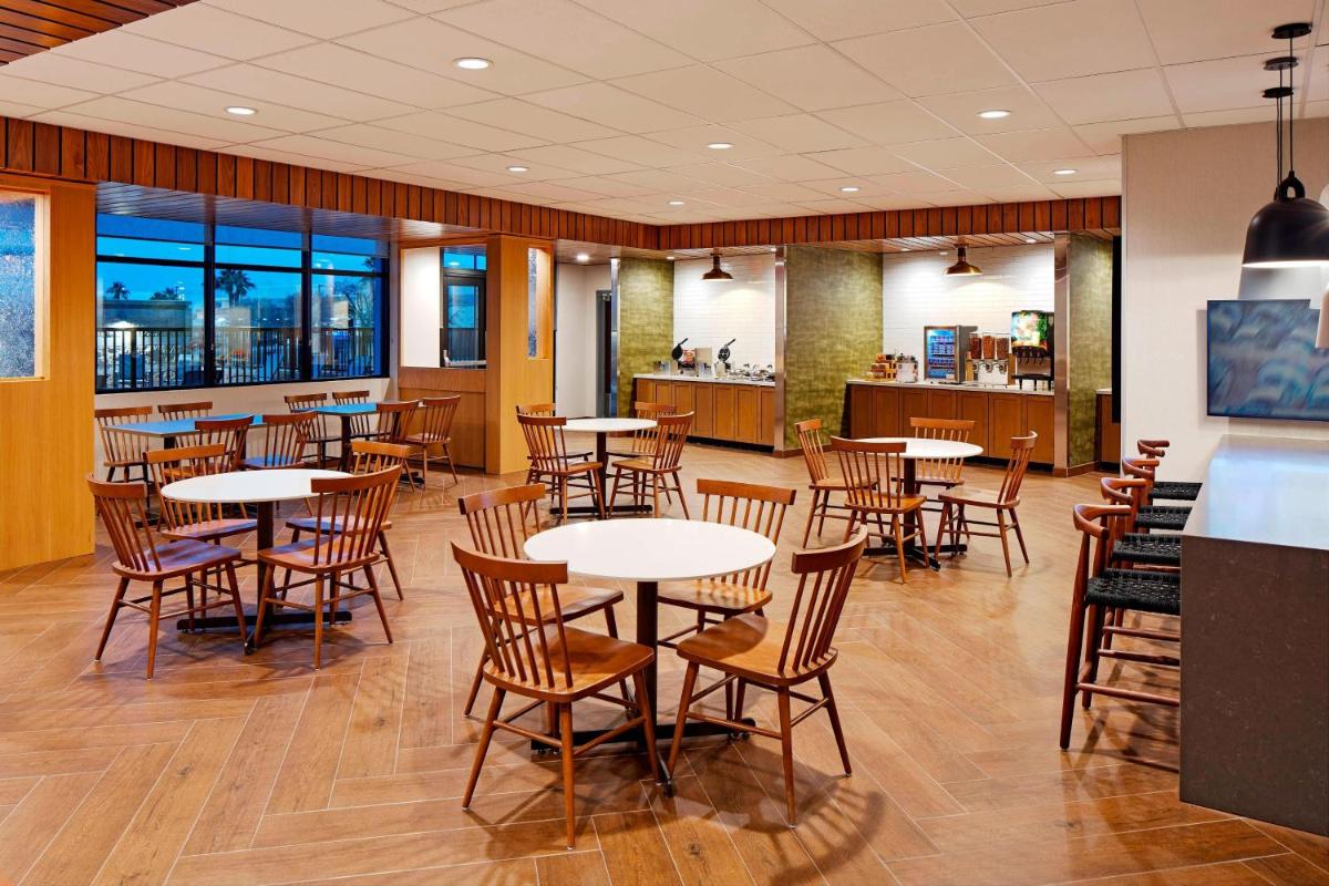 Fairfield by Marriott Inn & Suites Indio Coachella Valley - Housity