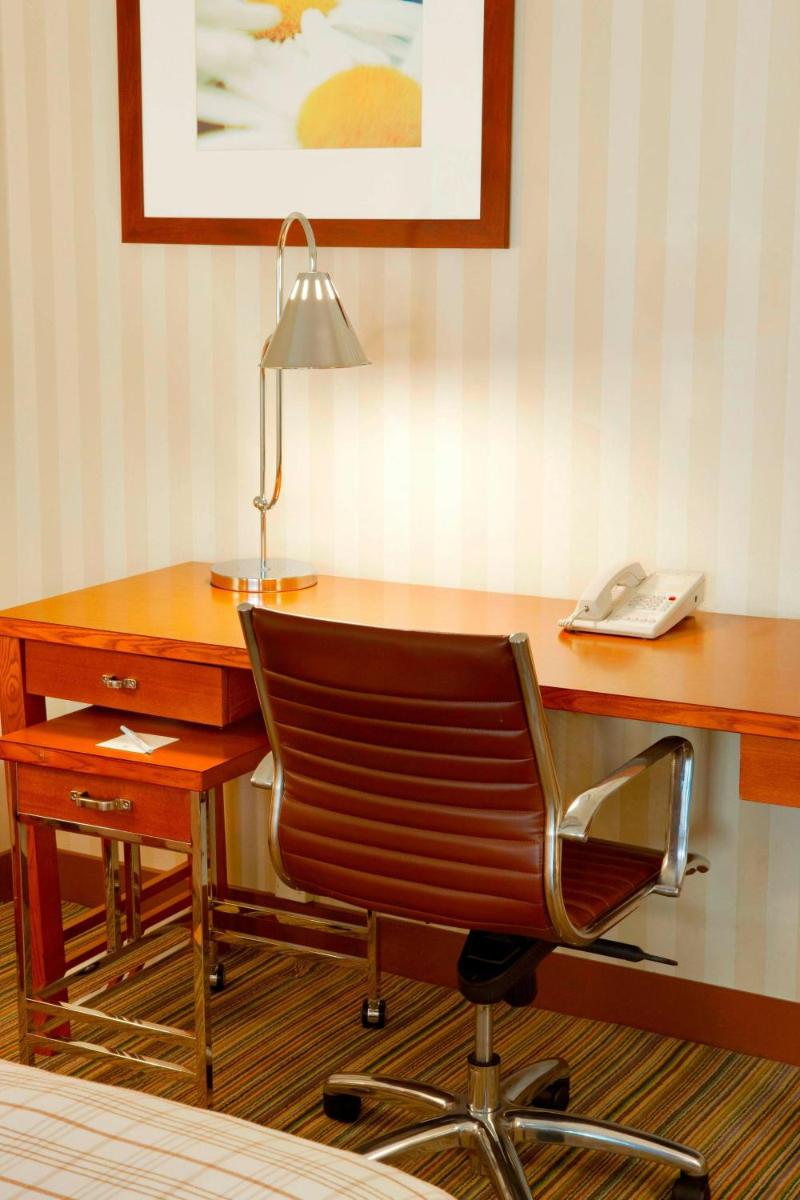 Four Points by Sheraton Los Angeles International Airport - Housity