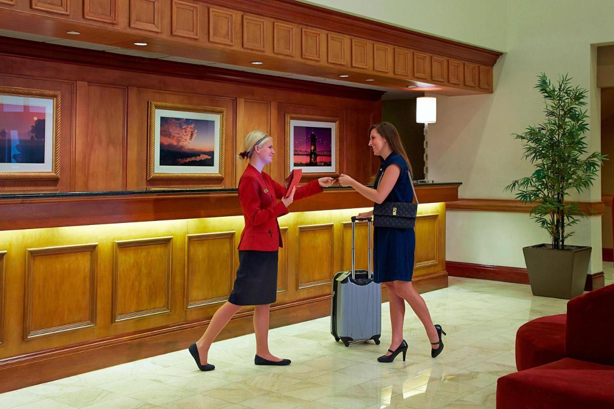 Columbus Airport Marriott - Housity