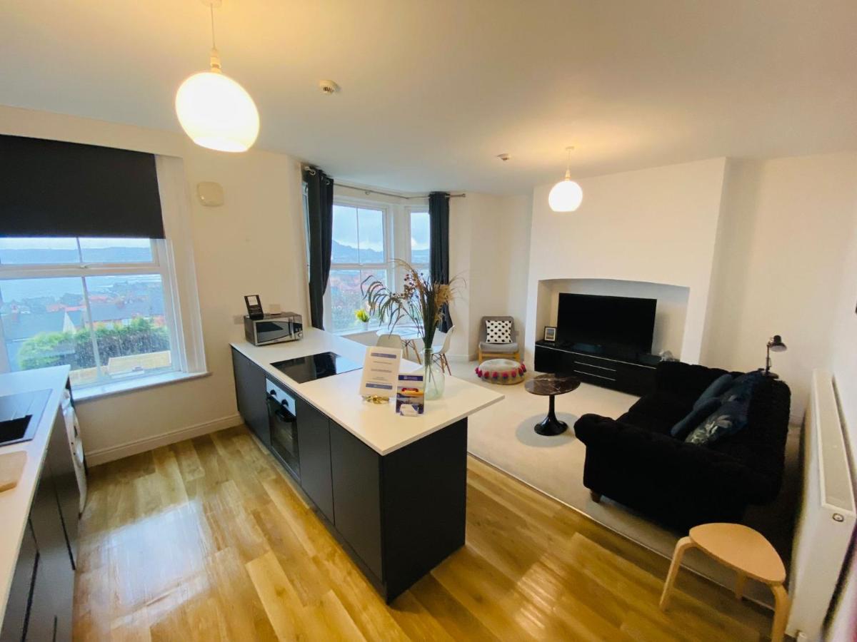 Seascape Scarborough Stunning Seaview Holiday Home Apartment - Housity
