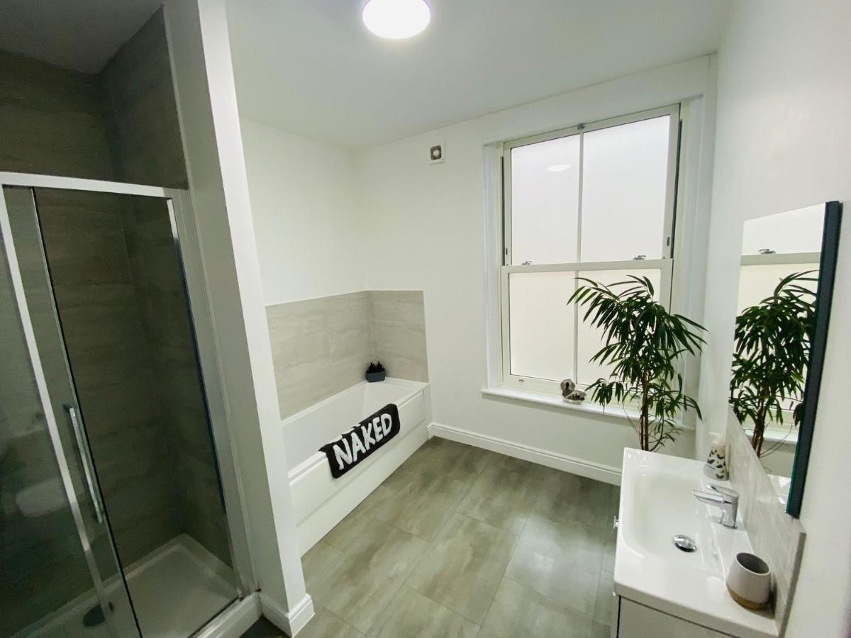 Seascape Scarborough Stunning Seaview Holiday Home Apartment - Housity
