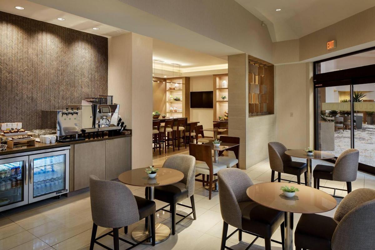 Marriott Cincinnati Northeast - Housity