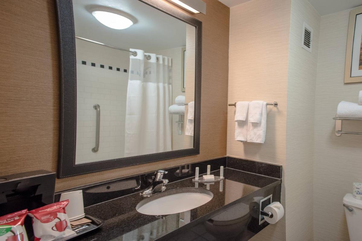 Fairfield Inn & Suites by Marriott Knoxville/East - Housity