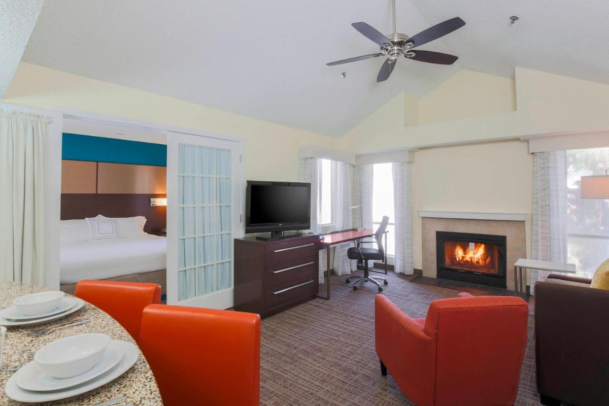 Residence Inn Bakersfield - Housity