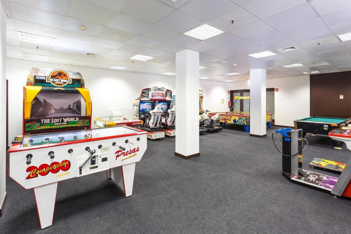 A sala de jogos em Pine Cliffs Hotel, a Luxury Collection Resort, Algarve