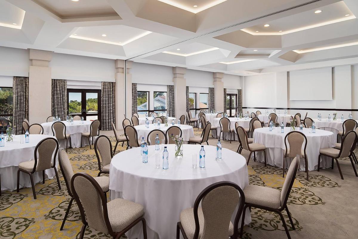 Um restaurante ou outro lugar para comer em Pine Cliffs Hotel, a Luxury Collection Resort, Algarve
