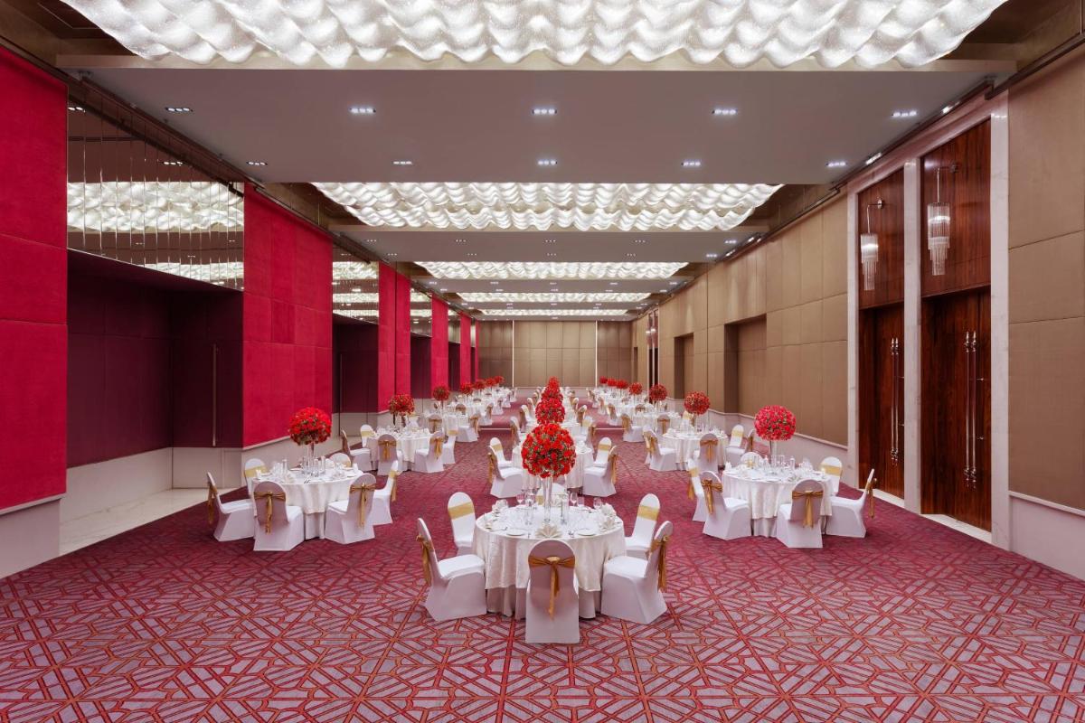 a large banquet hall with white tables and chairs at ITC Kohenur, a Luxury Collection Hotel, Hyderabad in Hyderabad